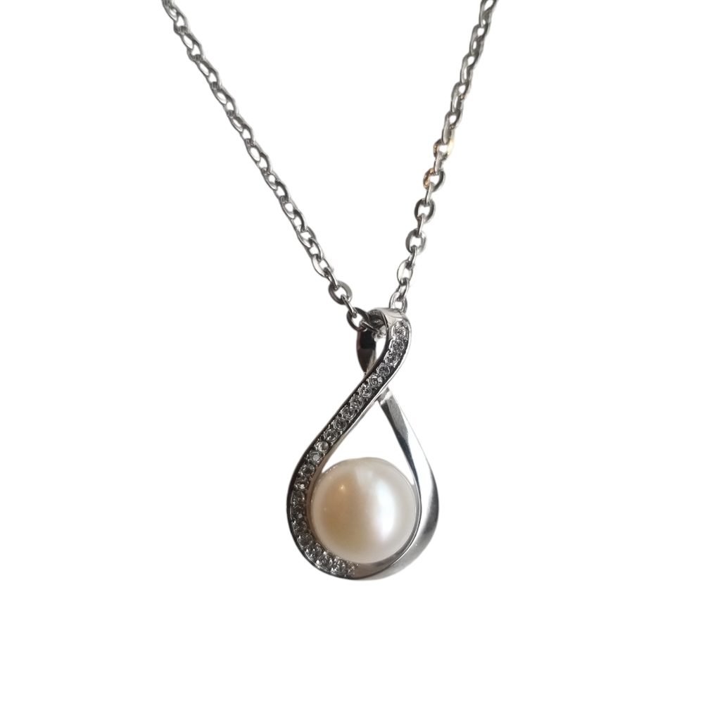 NWT Swarovski Crystal Infinity Pendant Necklace